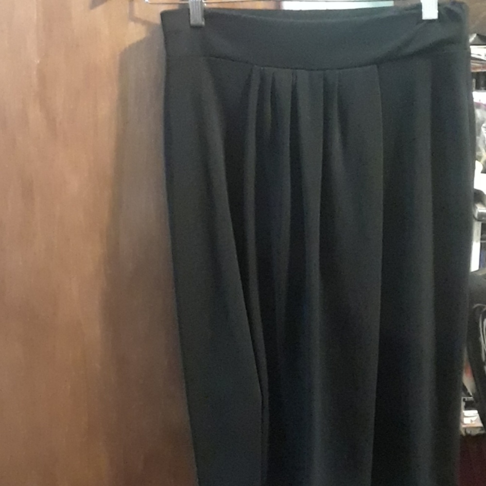 Simple pleated black skirt, size S
